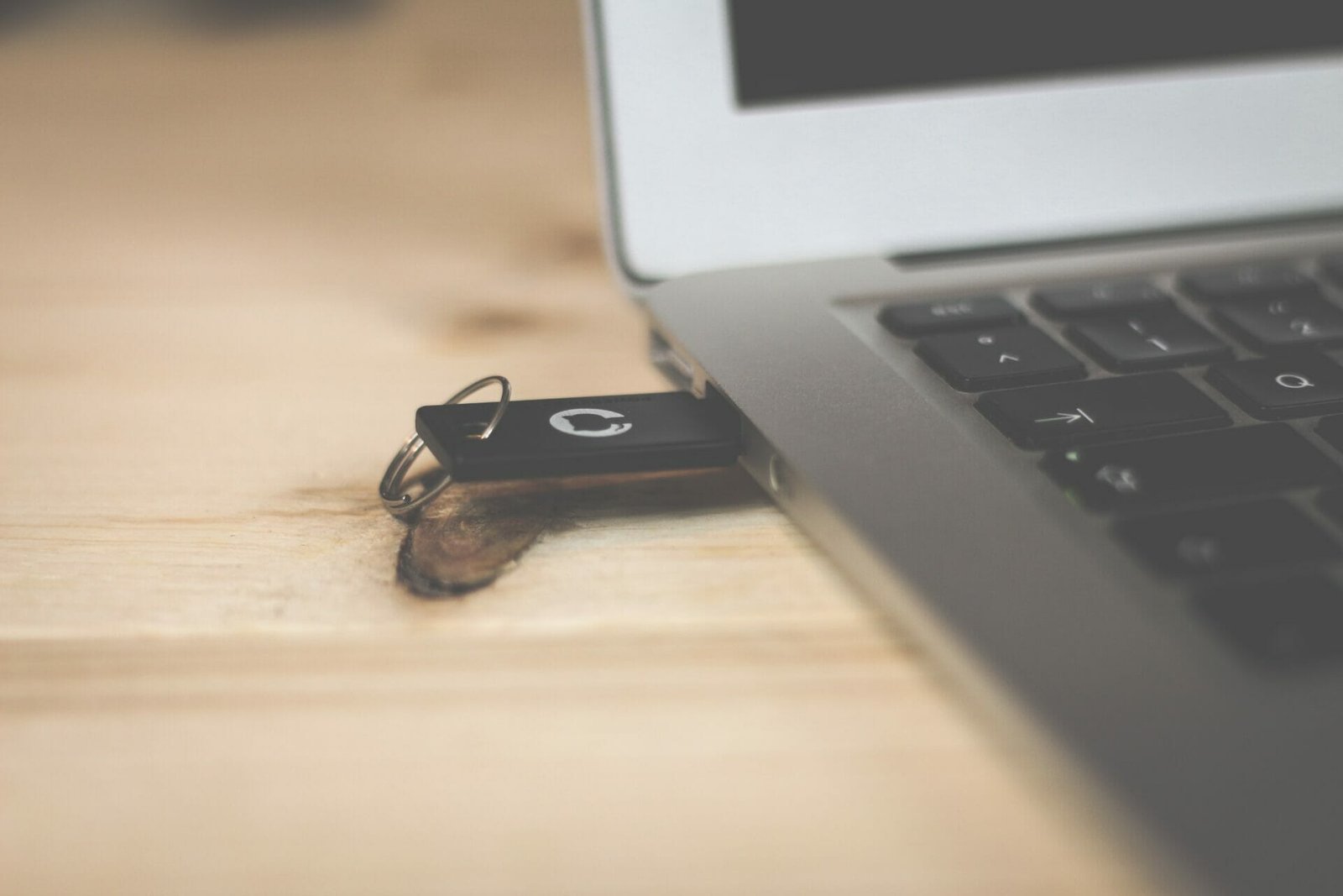 How to charge a laptop with a USB?(Best Guide)
